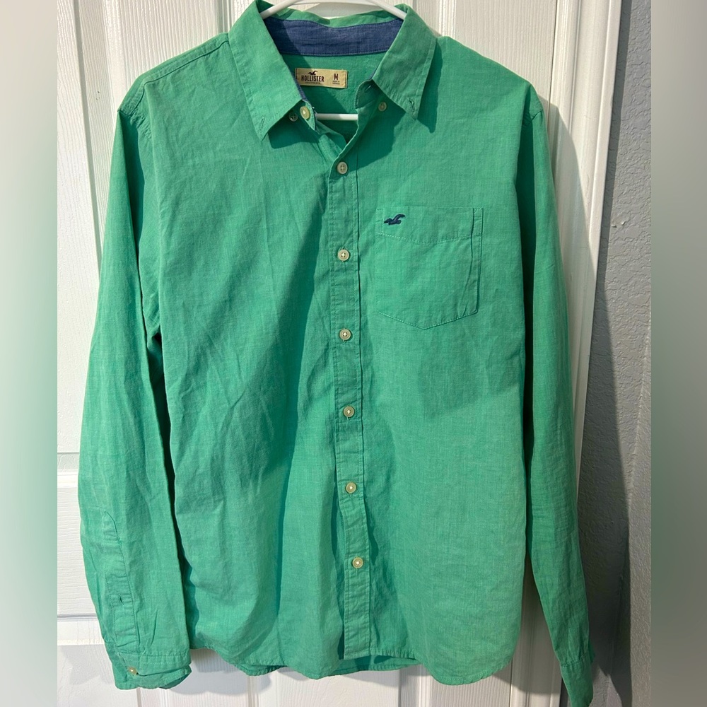 Hollister  Men Buttoned down long sleeve shirt, Size Medium